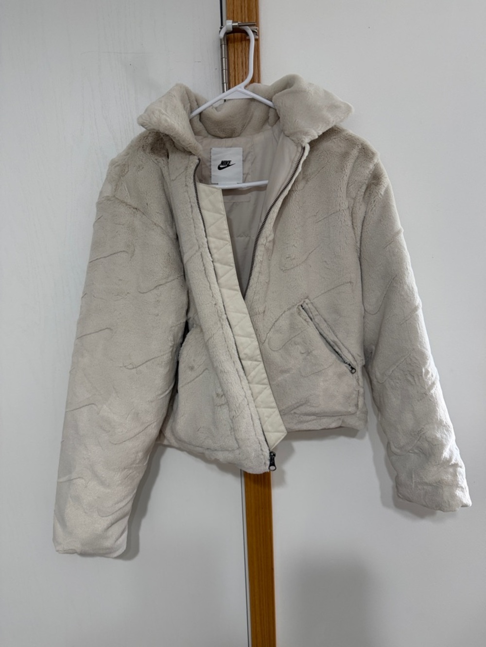 Nike Essentials Women's Loose Printed Faux
Fur Jacket